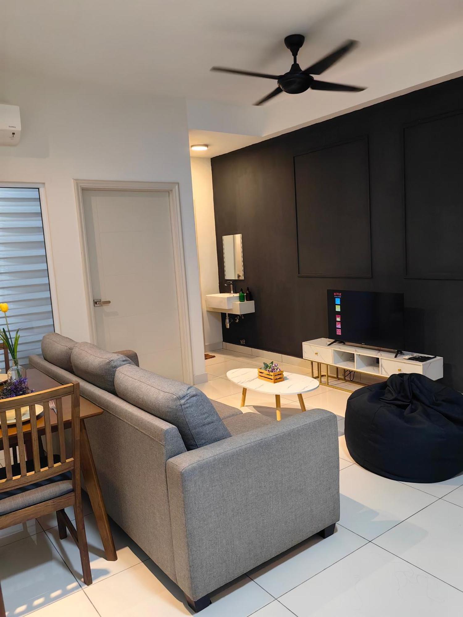 Arte Mont Kiara Mitec Publika Matrade 1r2b 4 Pax Apartment *