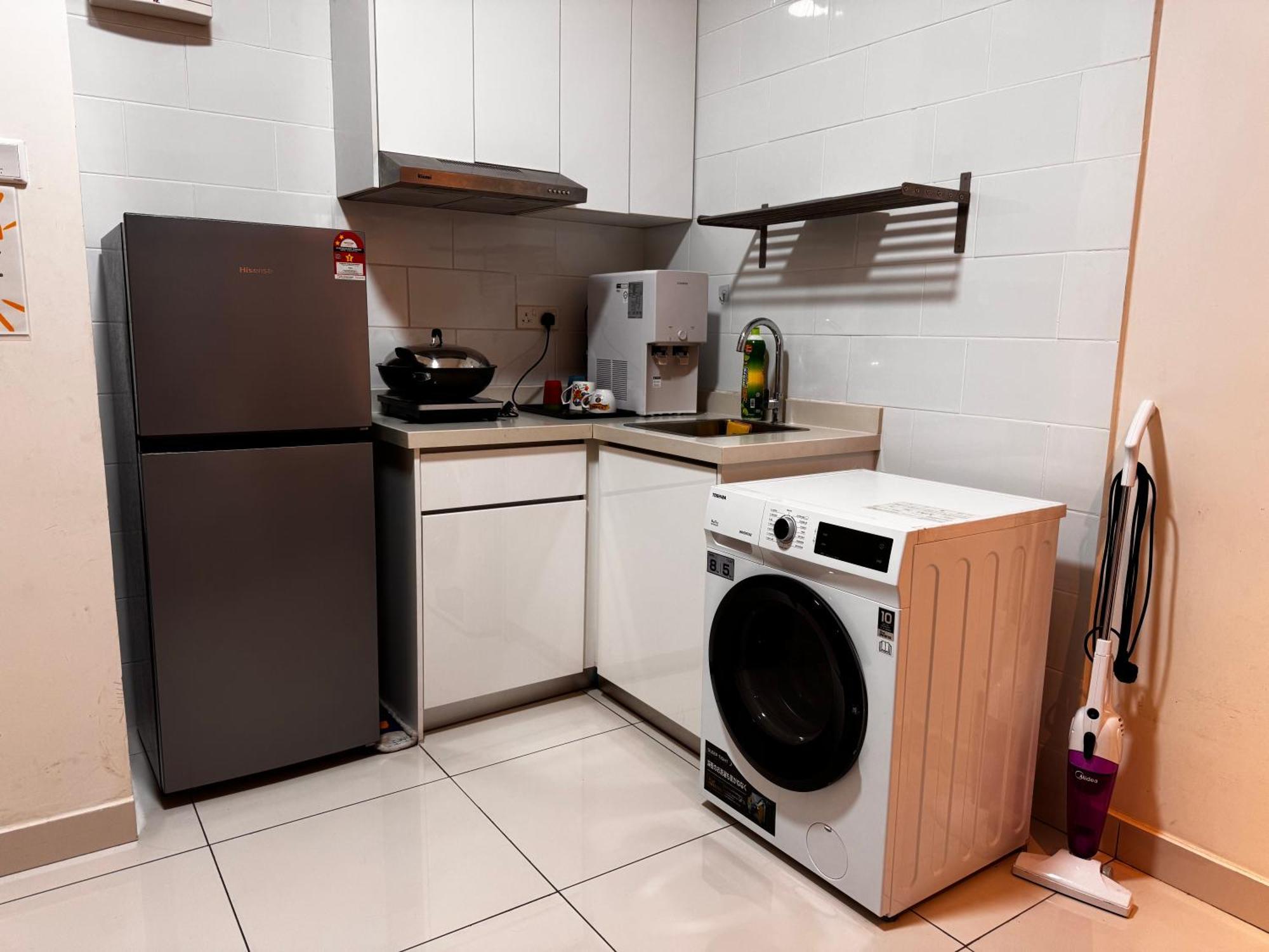 Arte Mont Kiara Mitec Publika Matrade 1r2b 4 Pax Apartment