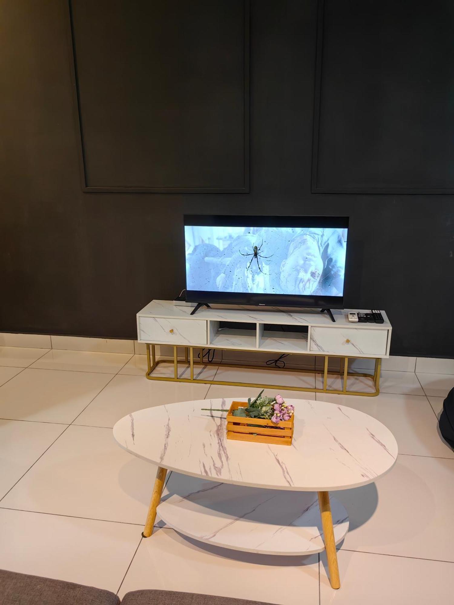 Pangsapuri Arte Mont Kiara Mitec Publika Matrade 1r2b 4 Pax *